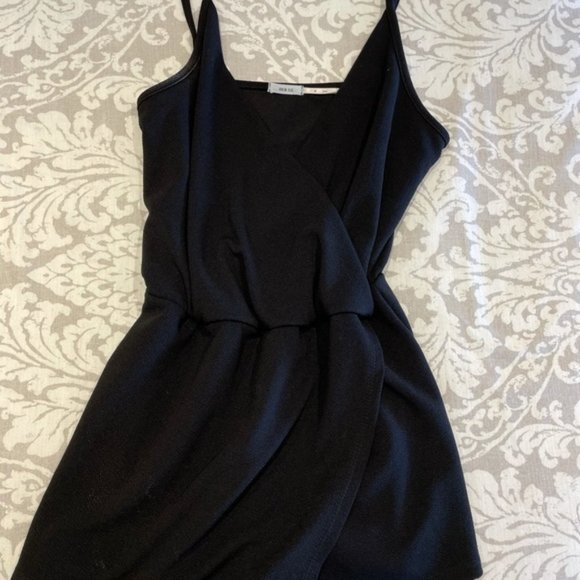 UO BLACK CROSSOVER ROMPER - Picture 2 of 4